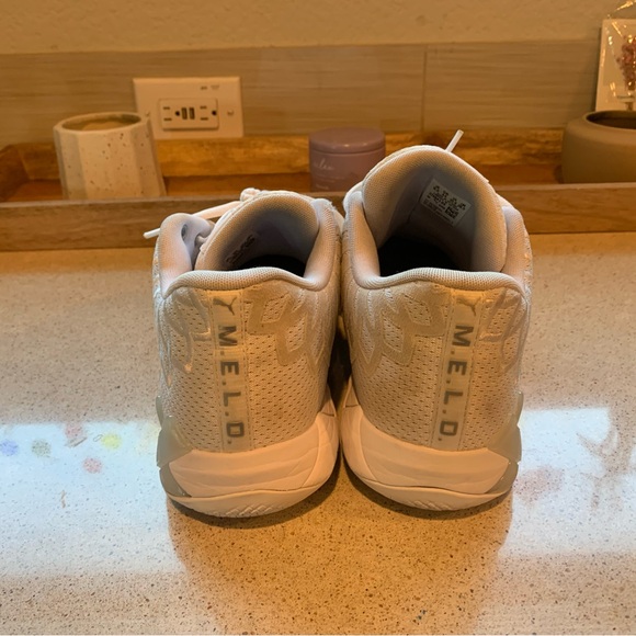 Lamelo ball basketball shoes - Picture 4 of 8